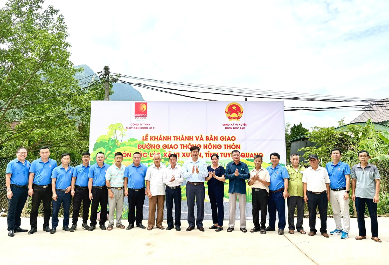 Thủy điện Sông Lô 2 bàn giao tuyến đường giao thông nông thôn tặng nhân dân xã Vị Xuyên, tỉnh Tuyên Quang
